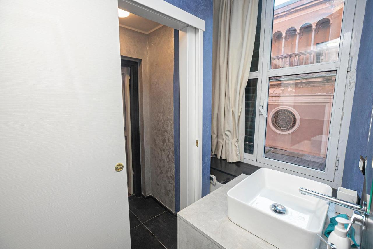 Dimora Patrizia In Centro Apartment Genoa Bagian luar foto