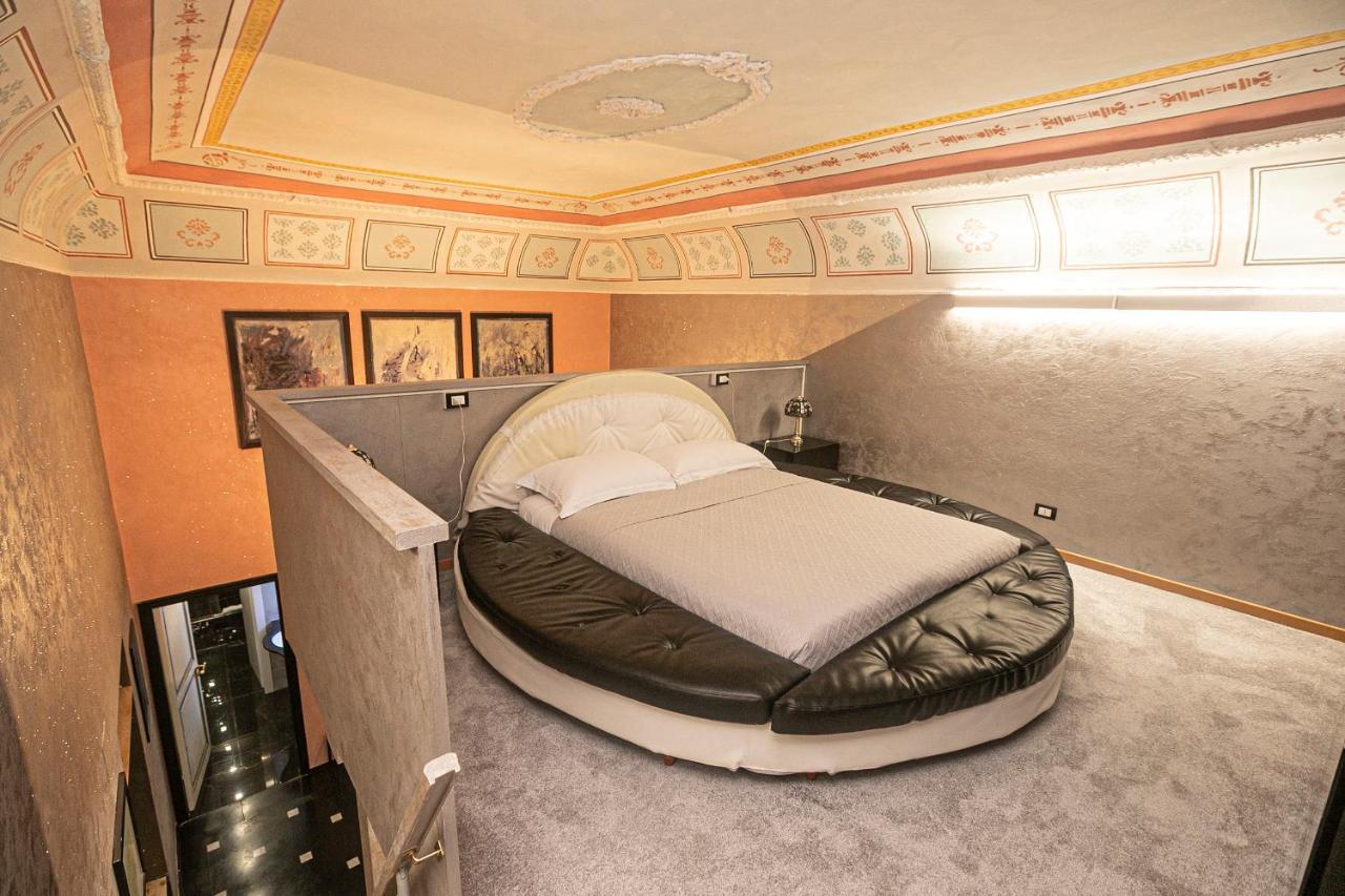 Dimora Patrizia In Centro Apartment Genoa Bagian luar foto